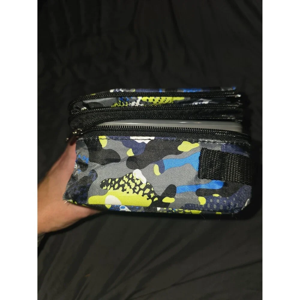 Fit and fresh camo lunchbox with sectioned Tupperware and lid!
